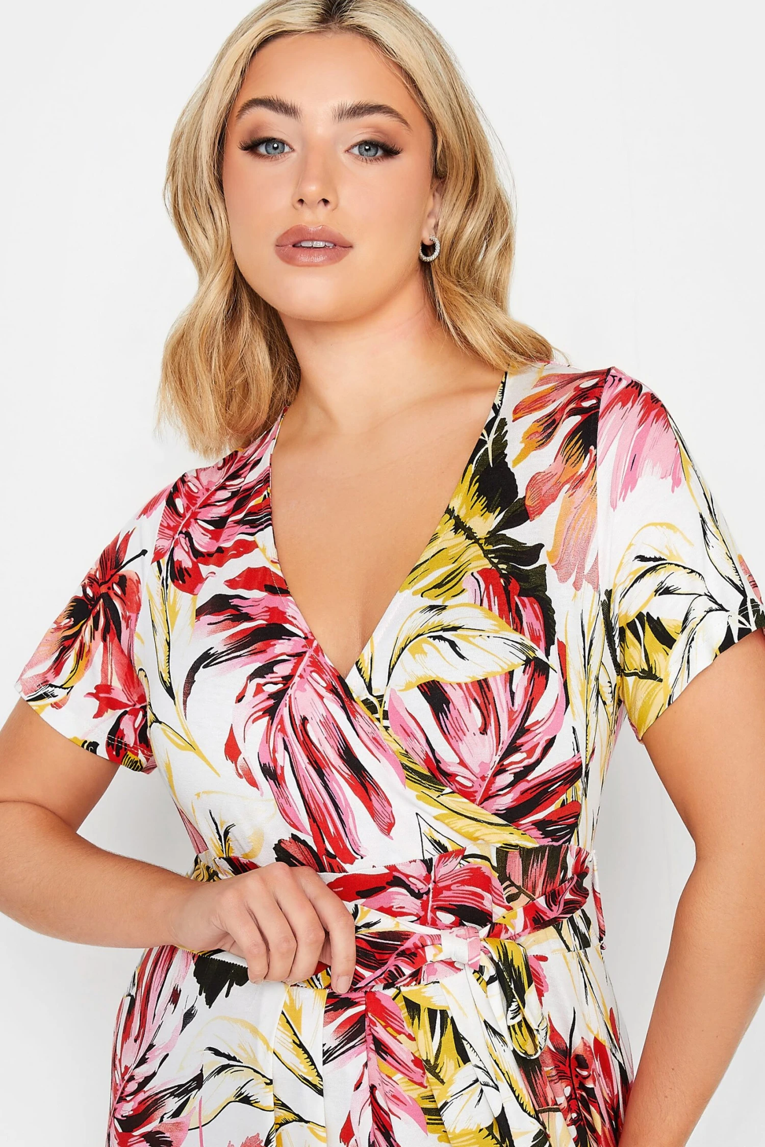 YOURS Curve White Leaf Print Front Tie Maxi Dress 5 YOURS Curve White Leaf Print Front Tie Maxi Dress - Image 3