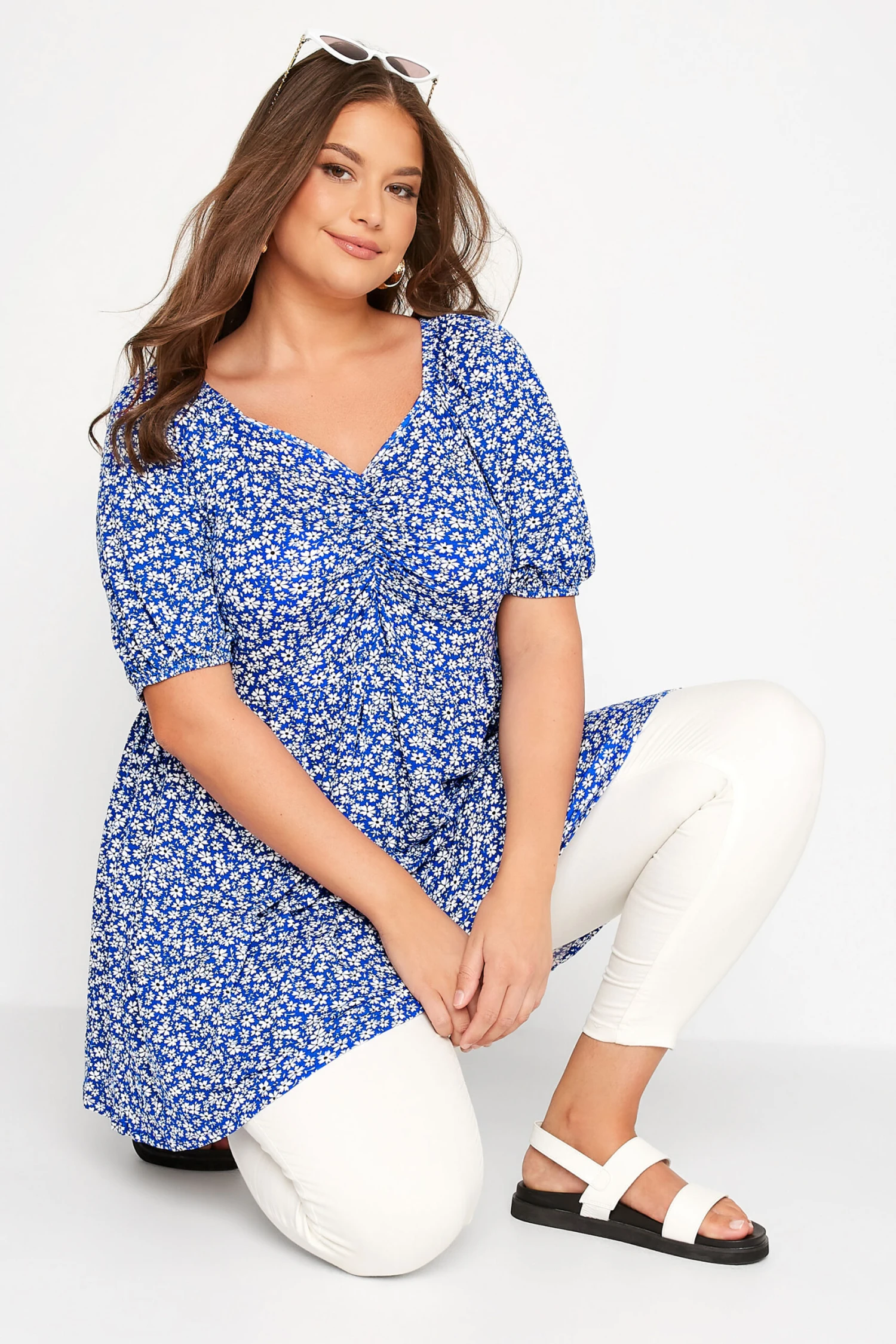 YOURS Curve Blue Floral Ruched Top 5 YOURS Curve Blue Floral Ruched Top - Image 3