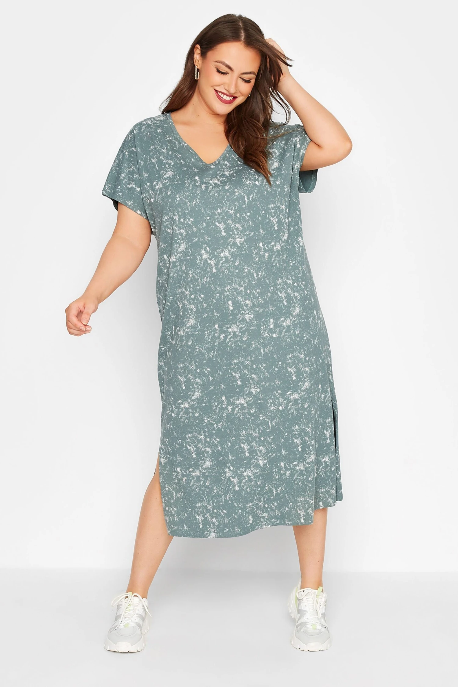 LIMITED COLLECTION Curve Khaki Green Acid Wash Side Split T-Shirt Dress 3 LIMITED COLLECTION Curve Khaki Green Acid Wash Side Split T-Shirt Dress