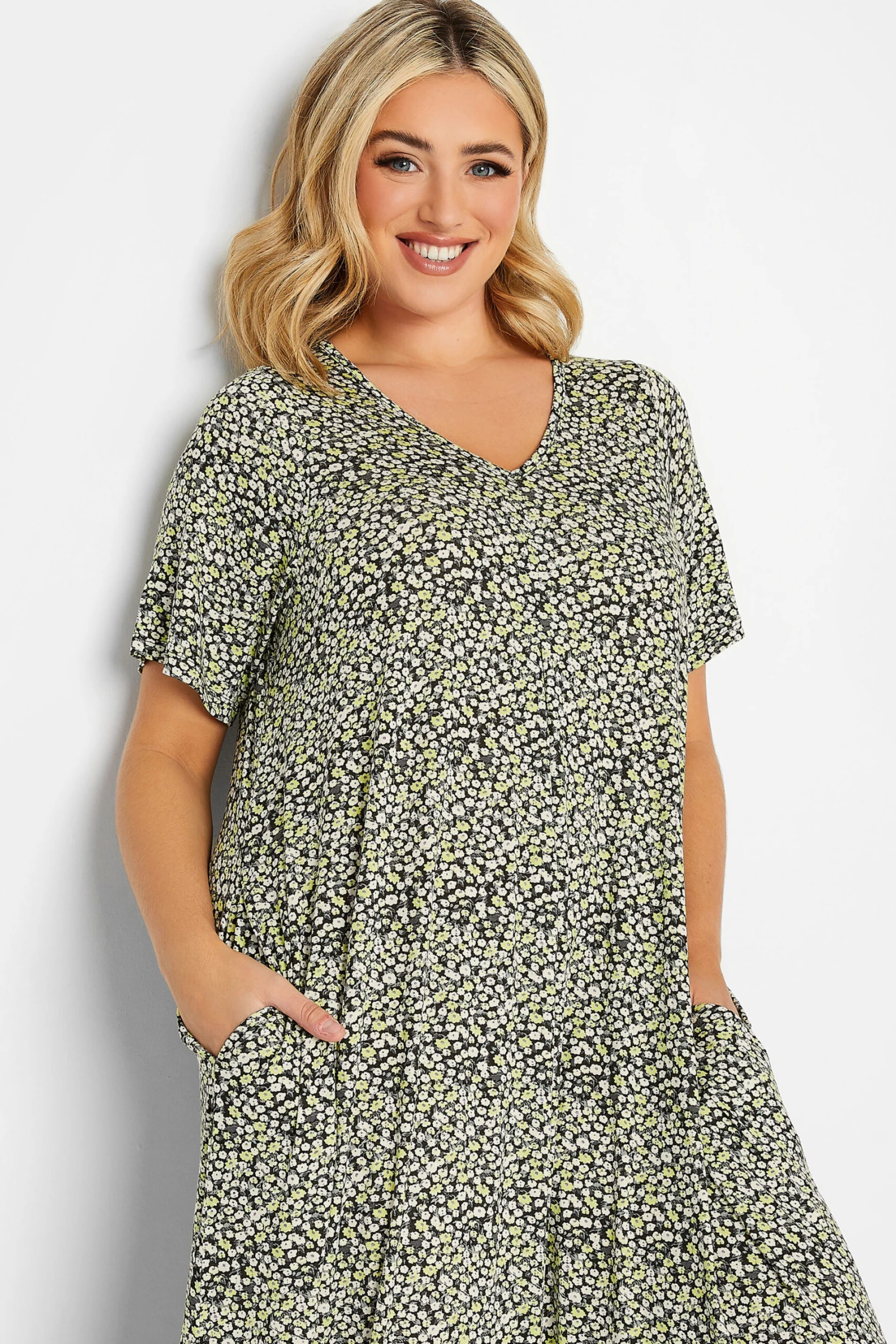 YOURS Curve Black Ditsy Floral Maxi Dress 5 YOURS Curve Black Ditsy Floral Maxi Dress - Image 3