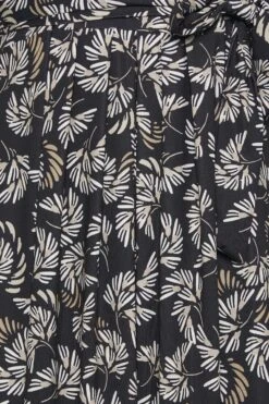 YOURS Curve Black Leaf Print Maxi Wrap Dress -Plus Size Apparel Shop 2e2eab1c 0a0b 4b 302073 Z