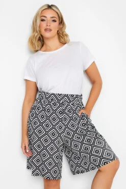 YOURS Curve Black Geometric Print Shorts 13 YOURS Curve Black Geometric Print Shorts -Plus Size Apparel Shop 416c7327 4969 48 144843 A
