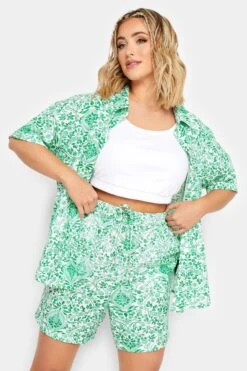 LIMITED COLLECTION Curve Green Paisley Print Shorts