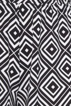 YOURS Curve Black Geometric Print Shorts 10 YOURS Curve Black Geometric Print Shorts -Plus Size Apparel Shop 4bab7d85 3b5d 41 144843 Z