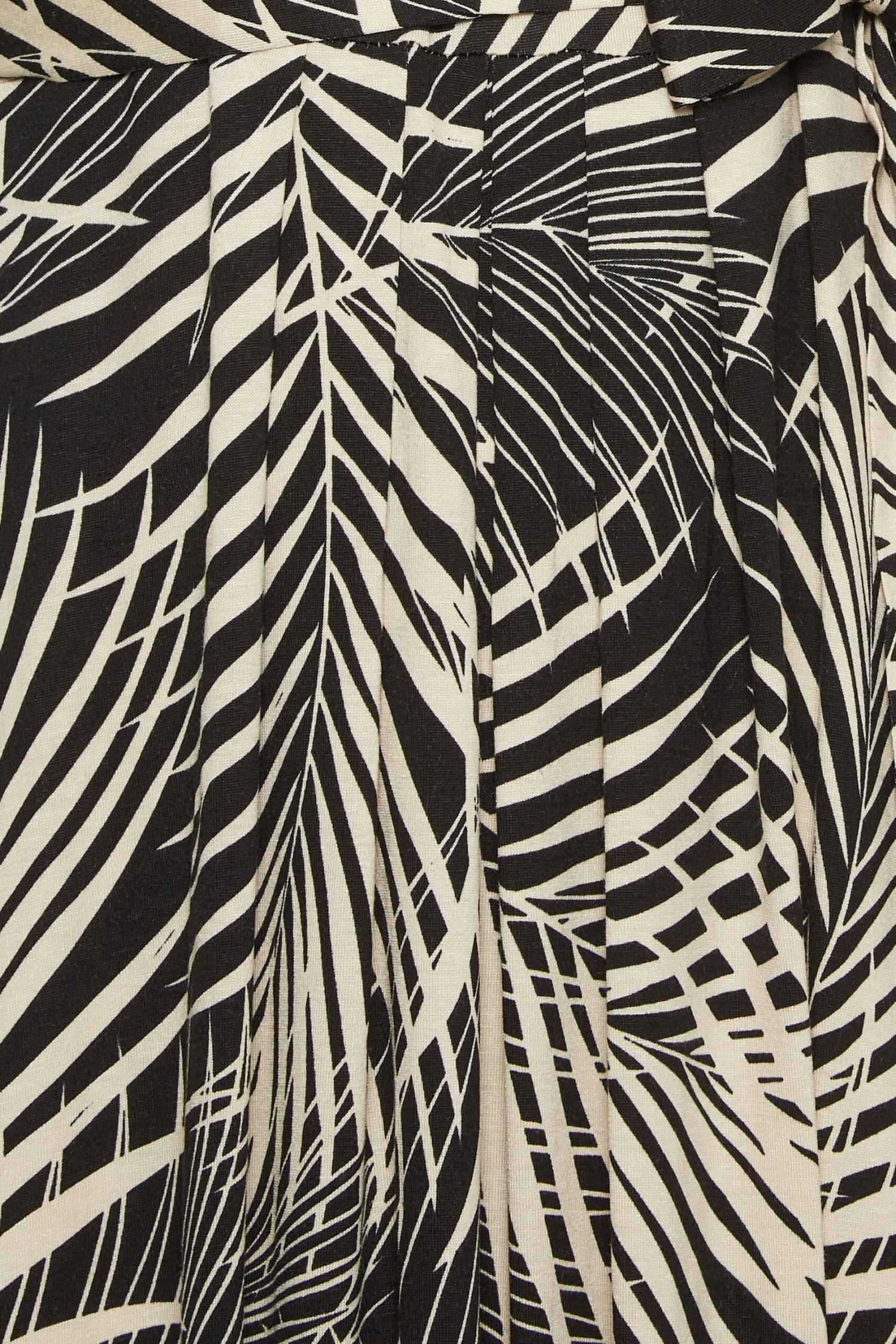 YOURS Curve Black Leaf Print Wrap Dress 6 YOURS Curve Black Leaf Print Wrap Dress - Image 4