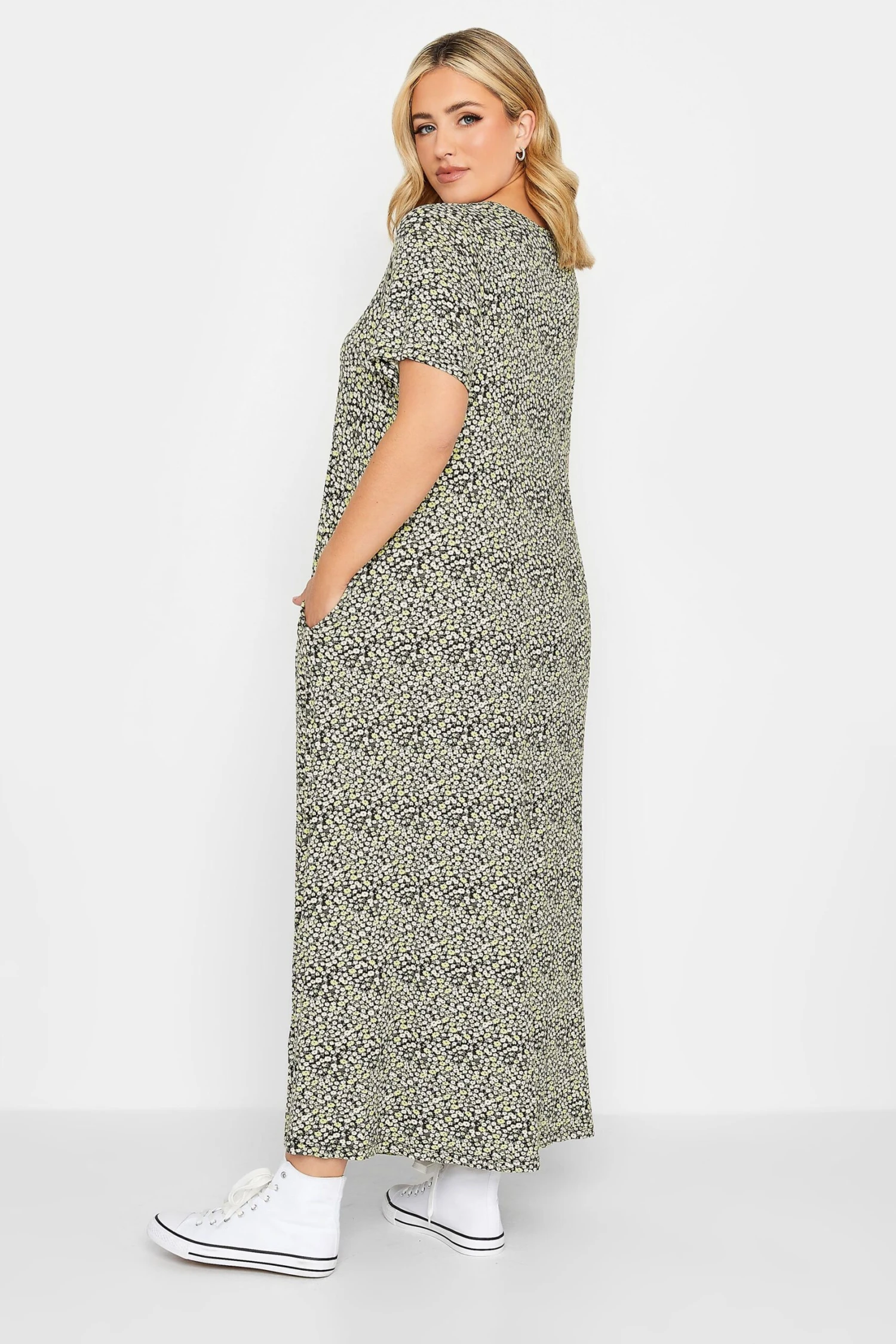 YOURS Curve Black Ditsy Floral Maxi Dress 4 YOURS Curve Black Ditsy Floral Maxi Dress - Image 2