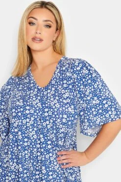 YOURS Curve Blue Floral Pleat Angel Sleeve Swing Top -Plus Size Apparel Shop 5fce62b9 851f 46 320781 D