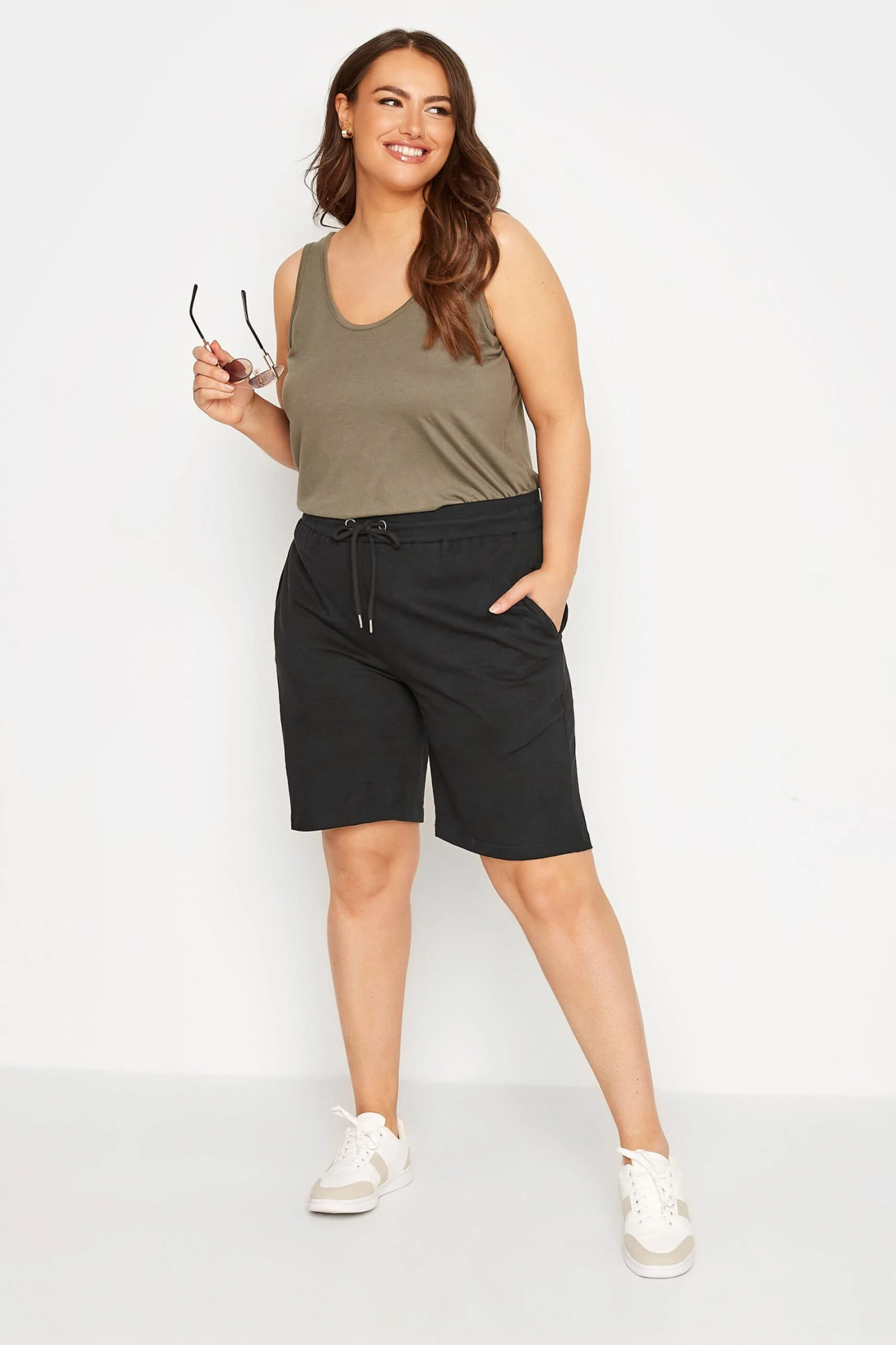 YOURS Curve Black Jogger Shorts 2 YOURS Curve Black Jogger Shorts