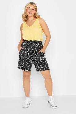 YOURS Curve Black Daisy Print Paperbag Waist Shorts