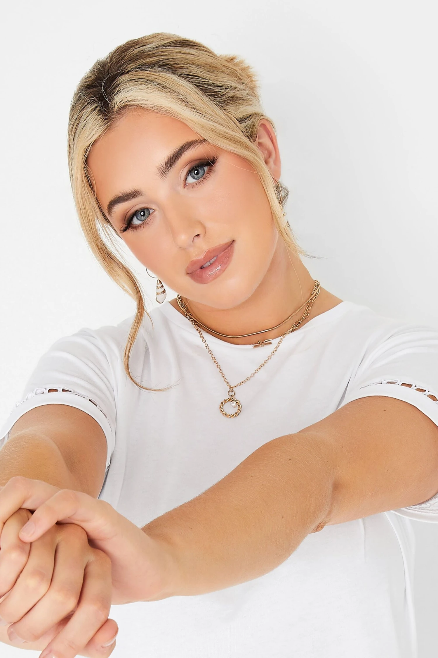 LIMITED COLLECTION Curve White Crochet Trim T-Shirt 5 LIMITED COLLECTION Curve White Crochet Trim T-Shirt - Image 3