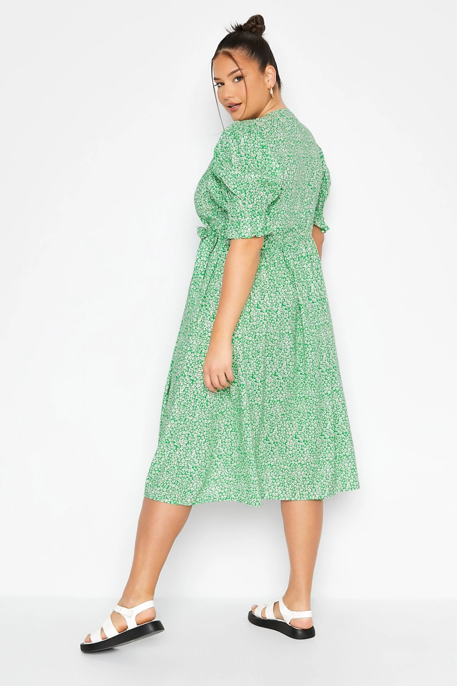 LIMITED COLLECTION Curve Green Ditsy Wrap Dress 4 LIMITED COLLECTION Curve Green Ditsy Wrap Dress - Image 2