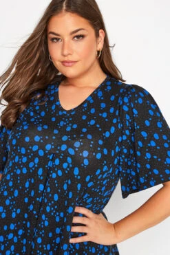 YOURS Curve Blue Spotty Print Sleeve Swing Top -Plus Size Apparel Shop 9943ff2d 52b4 41 320322 D