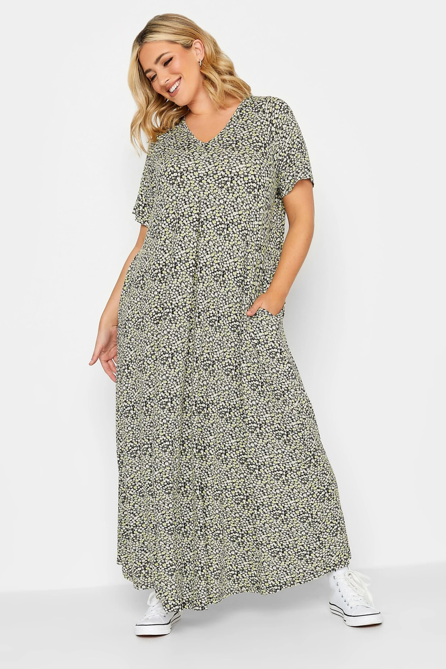 YOURS Curve Black Ditsy Floral Maxi Dress 3 YOURS Curve Black Ditsy Floral Maxi Dress