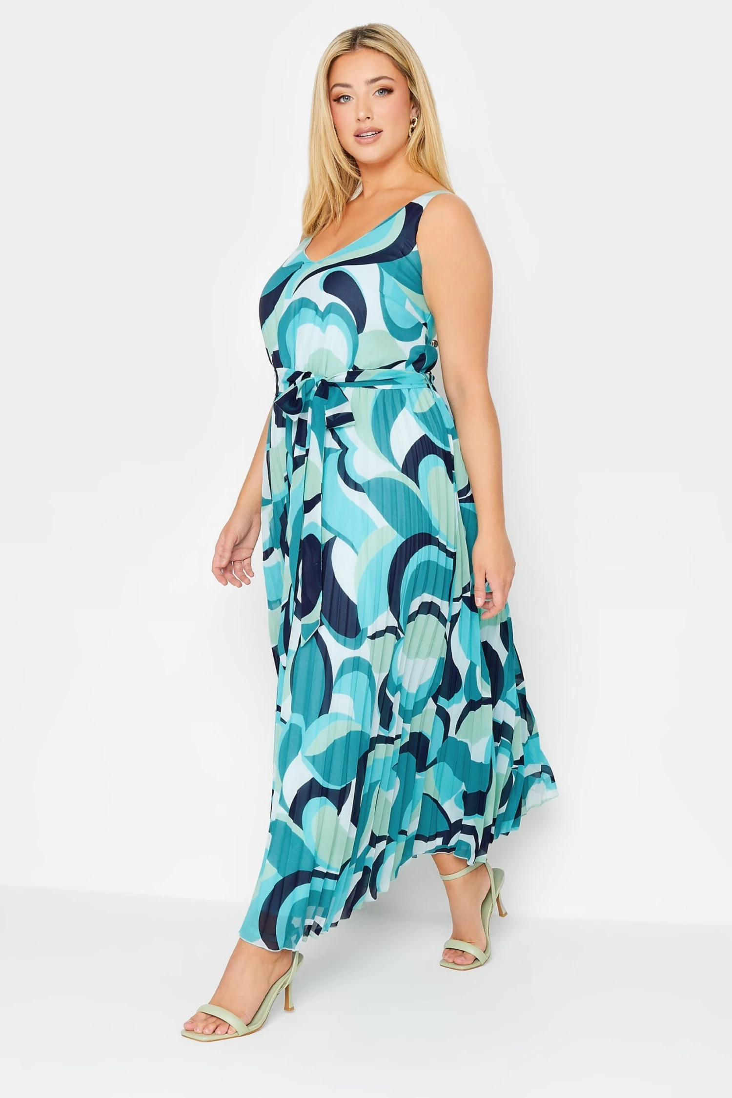 YOURS LONDON Curve Blue Abstract Print Pleated Maxi Dress 3 YOURS LONDON Curve Blue Abstract Print Pleated Maxi Dress