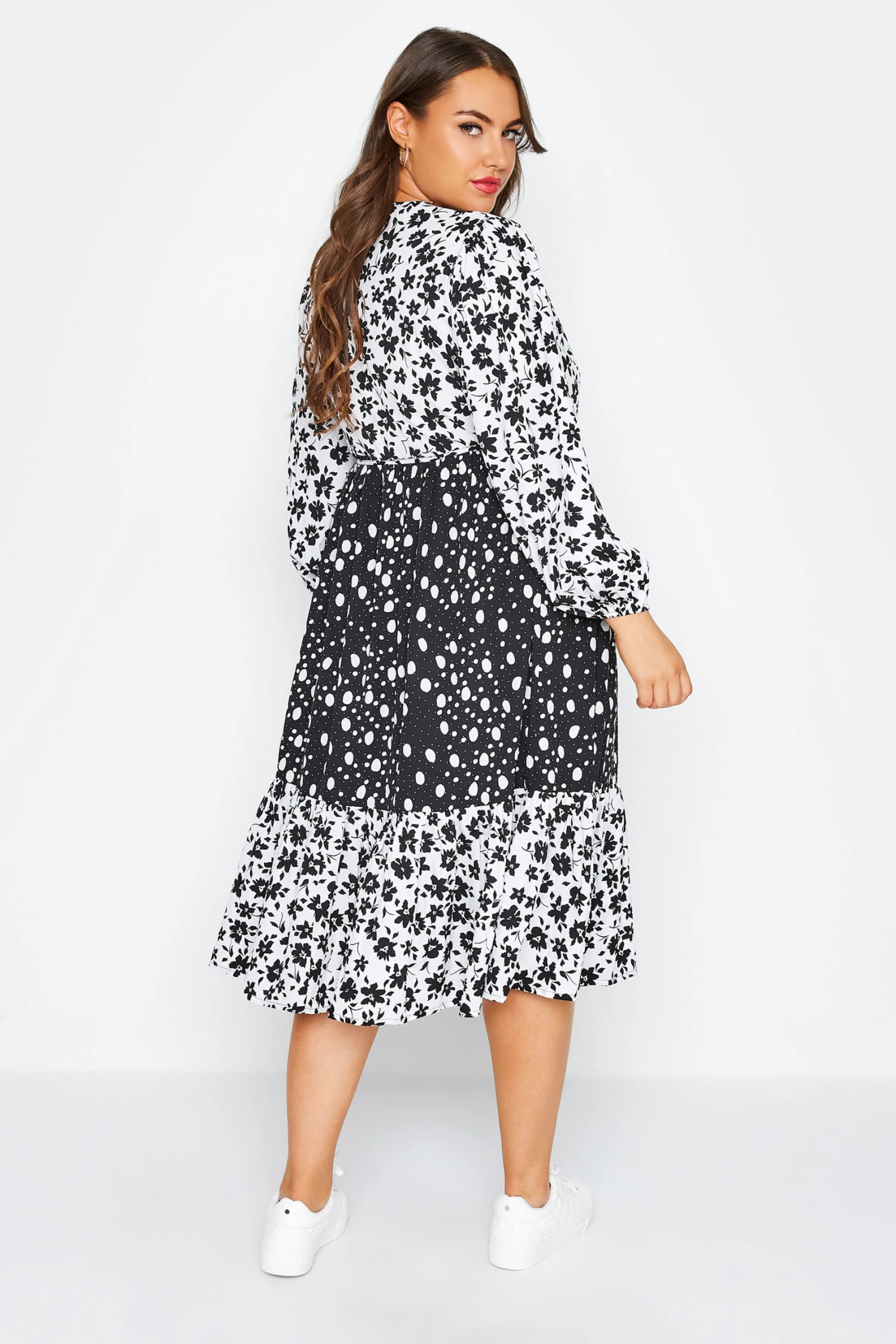 LIMITED COLLECTION Curve Black & White Floral Wrap Dress 4 LIMITED COLLECTION Curve Black & White Floral Wrap Dress - Image 2