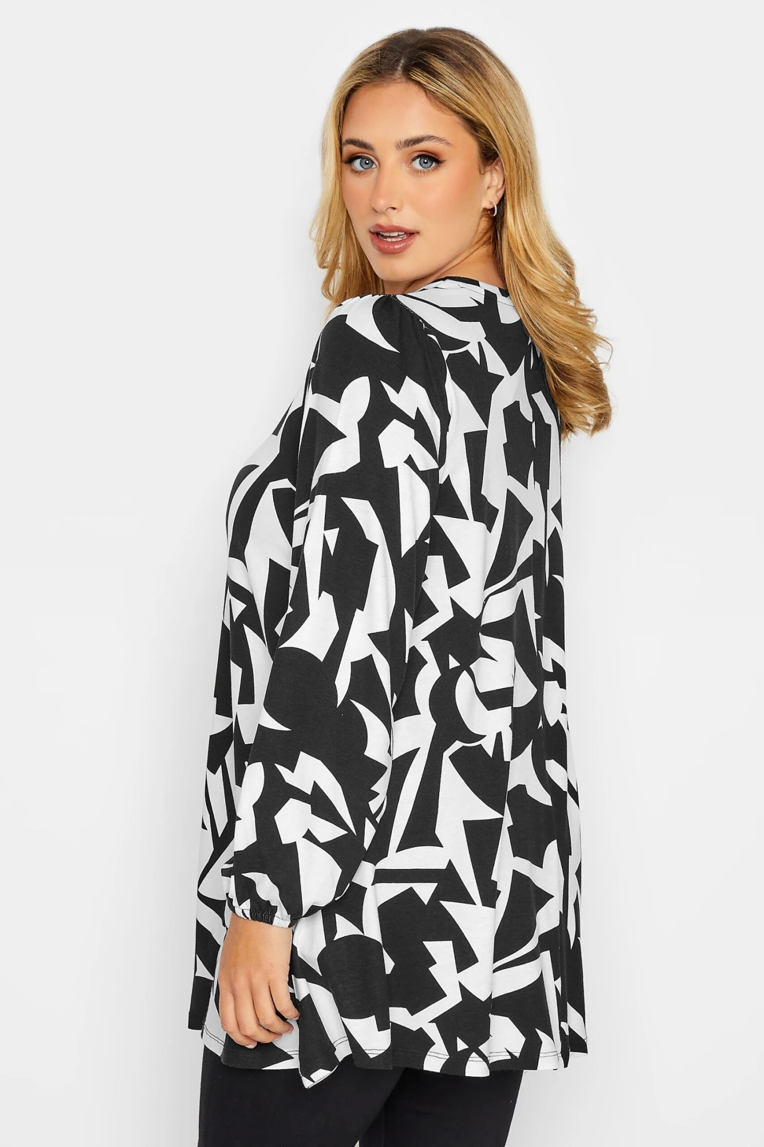 YOURS Curve Black & White Geometric Print Swing Top 4 YOURS Curve Black & White Geometric Print Swing Top - Image 2