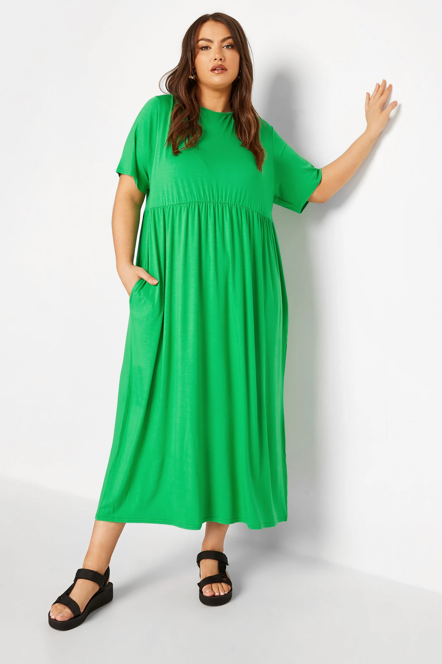 LIMITED COLLECTION Curve Green Throw On Maxi Dress 3 LIMITED COLLECTION Curve Green Throw On Maxi Dress