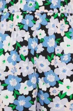 YOURS Curve Blue Floral Woven Shorts -Plus Size Apparel Shop f2179c5e 6bcf 45 144797 Z
